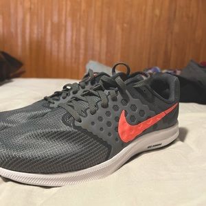 Brand new never worn, women’s, size 9, pink and gray Nike’s